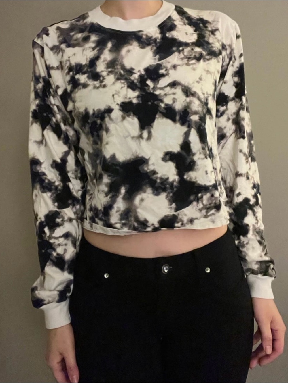 Black & White Tie-Dye Long Sleeve Crop Top, Small